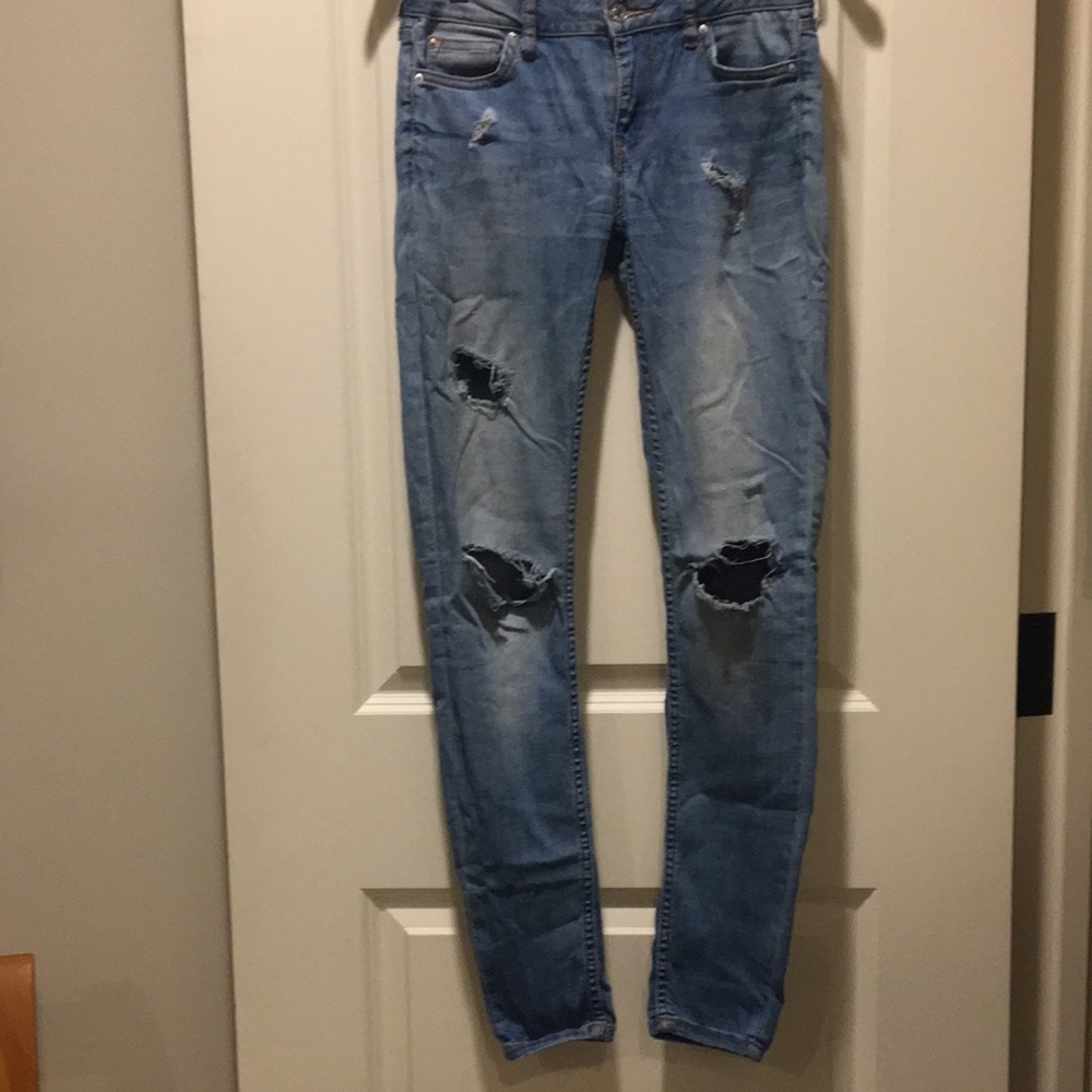 Zara Woman Distressed Medium Rise Slim Fit Jeans has stretch size 2